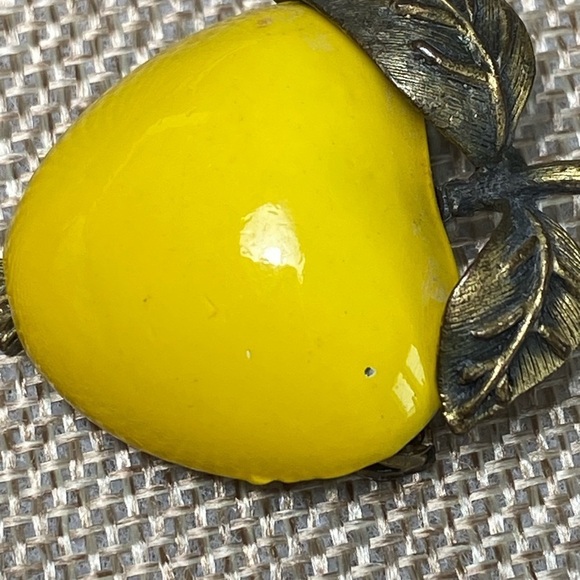 Vintage Yellow Apple Enamel Brooch Pin Anyique Gold Tone Leaves Estate - Picture 4 of 8